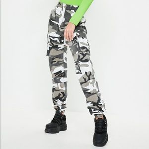 💚SOLD💚 Missguided Gray Camo Printed Cargo Pants